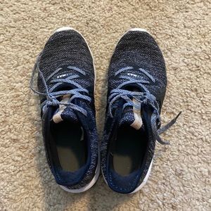 NIKE AIR MAX WHITE AND BLACK SNEAKERS